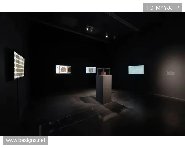 尼古拉斯·德拉克鲁斯表现稳健,艺术与历史交织的新展览备受关注 尼古拉斯·德拉克鲁斯表现稳健,艺术与历史交织的新展览备受关注