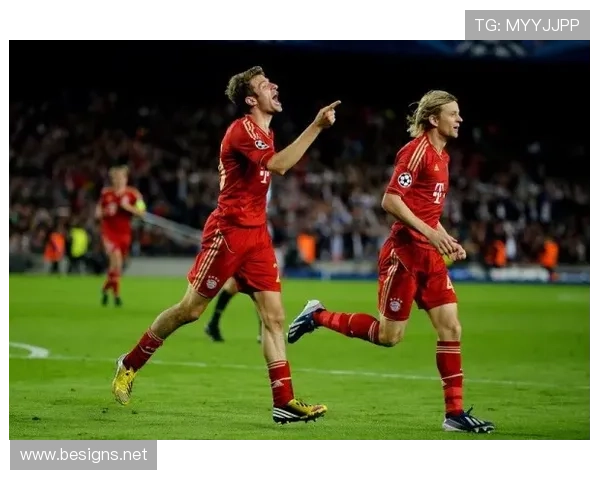 穆勒射门方式多样,近期表现稳健 穆勒射门方式多样,近期表现稳健