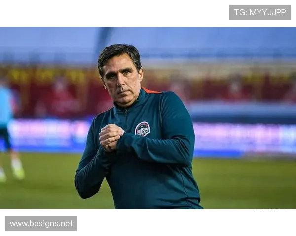 拉莫斯：从边后卫到中卫核心的战术演变解析